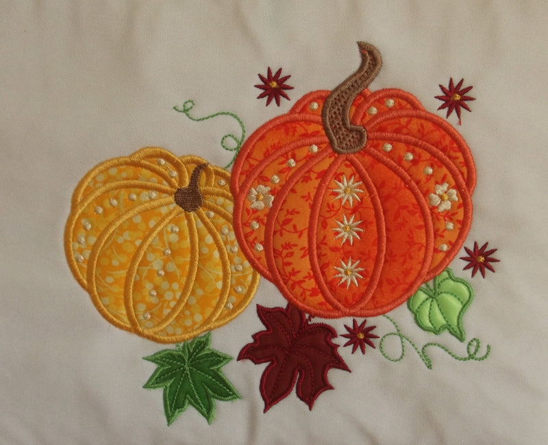 Bundle Gorgeous Pumpkins Table Runner and Falling Leaves Purse